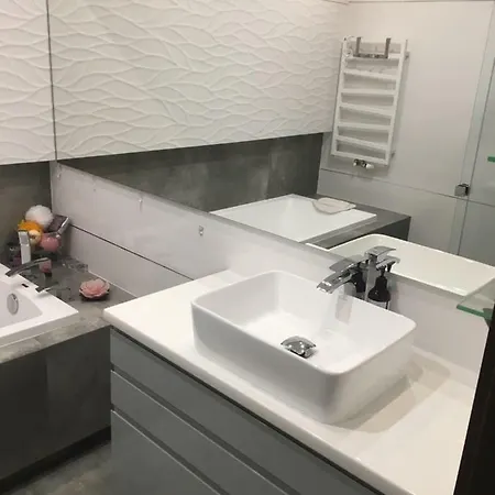 Large In A New With 24/7 Security + 2x Parking Space Apartment *