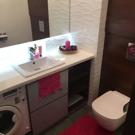 Large In A New With 24/7 Security + 2x Parking Space Apartment